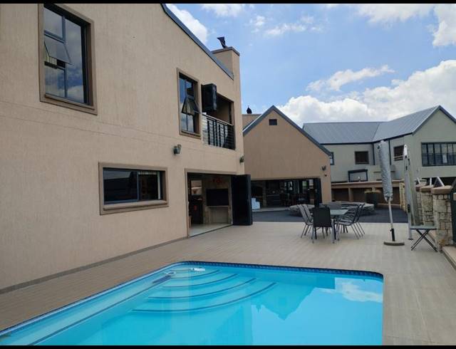 5 BEDROOM HOUSE FOR SALE IN HERON BANKS GOLF ESTATE